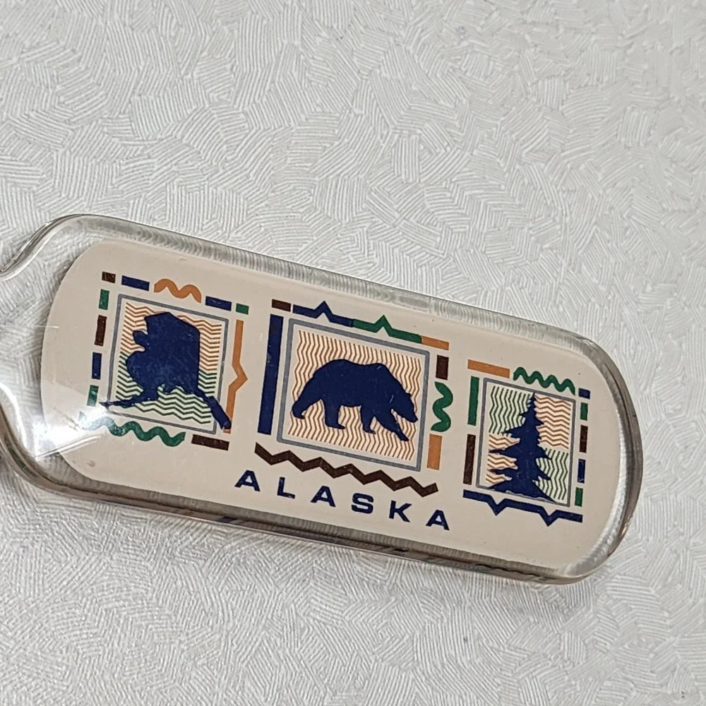 Vintage Alaska USA Vacation Tree Bear State Lucite Keychain Key Ring Collectible